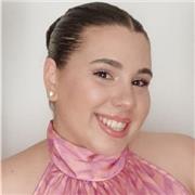 Profesora de apoyo escolar especializada en clases para niños de forma online